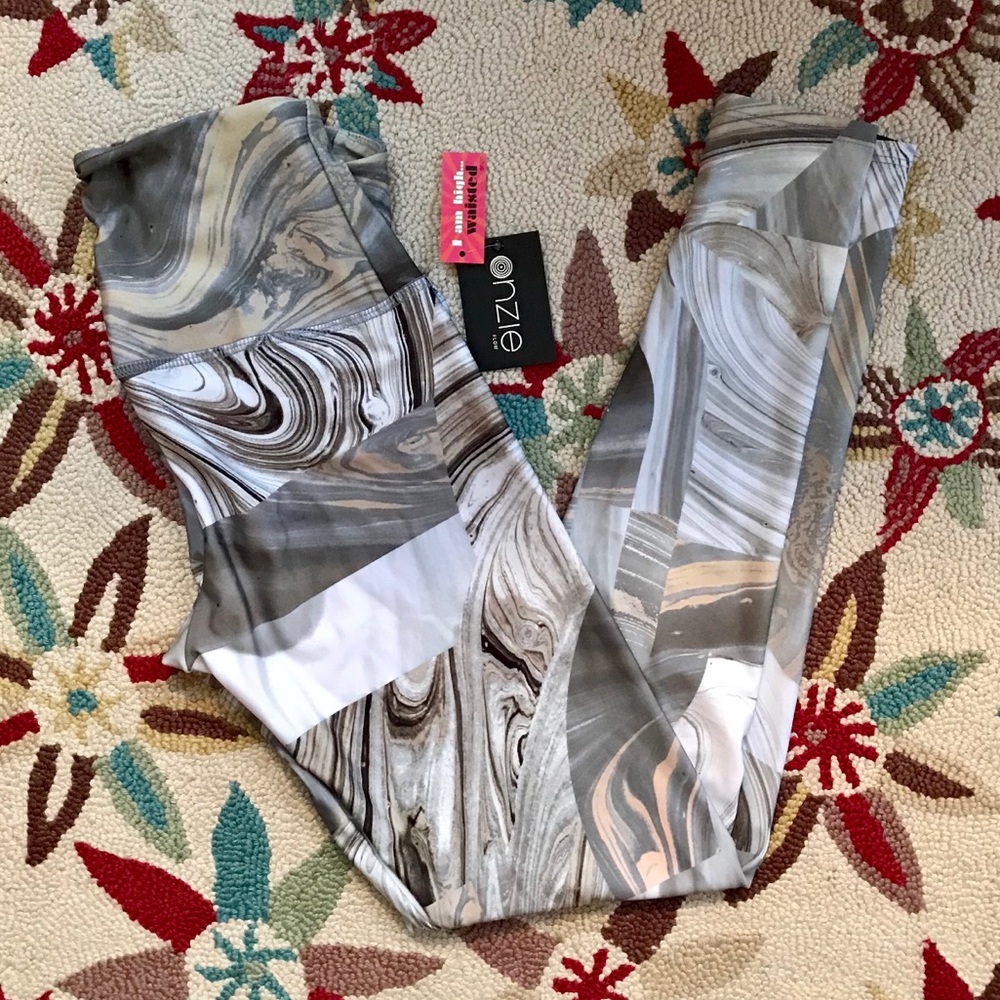 🆕 Onzie NWT High Waisted Sweat Wicking Legging